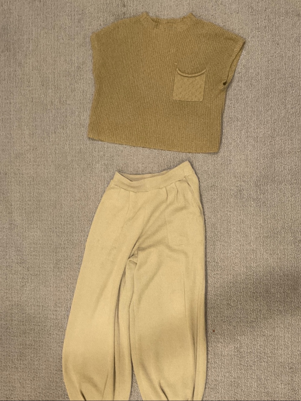 Women's Knit Crop Top and Relaxed Pants Set in Olive